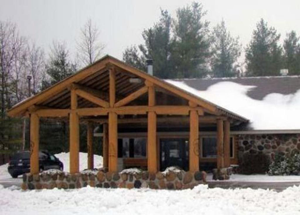 The Pinewood Lodge Au Gres Bagian luar foto